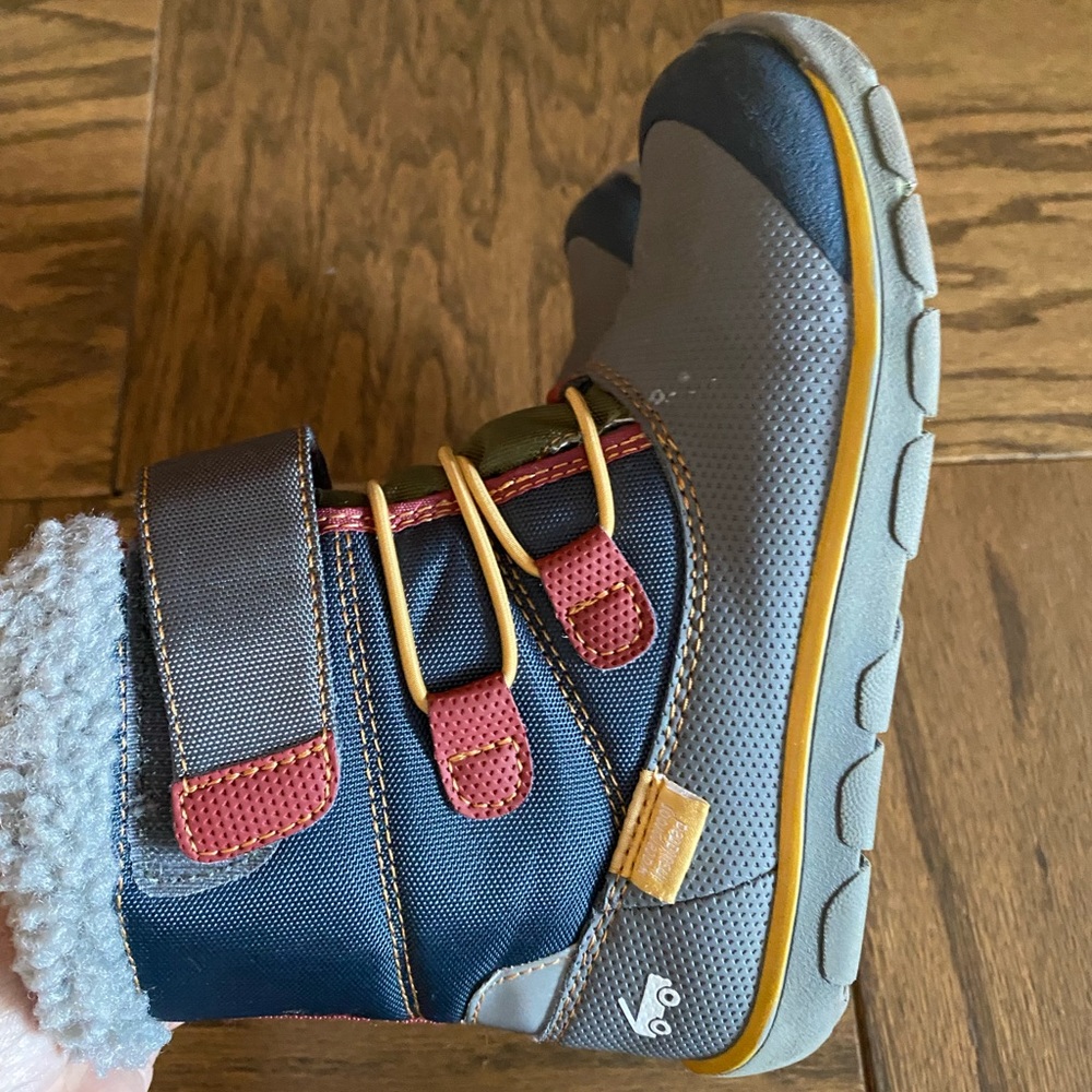 Size 13 Like new- See Kai Run winter boots.